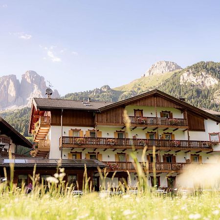 Garni Letizia Bed and Breakfast Campitello di Fassa Buitenkant foto