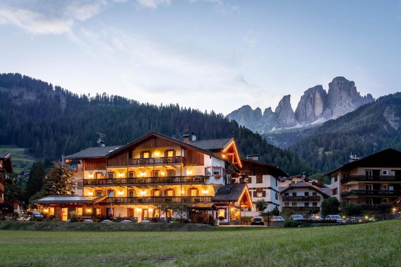Garni Letizia Bed and Breakfast Campitello di Fassa Buitenkant foto